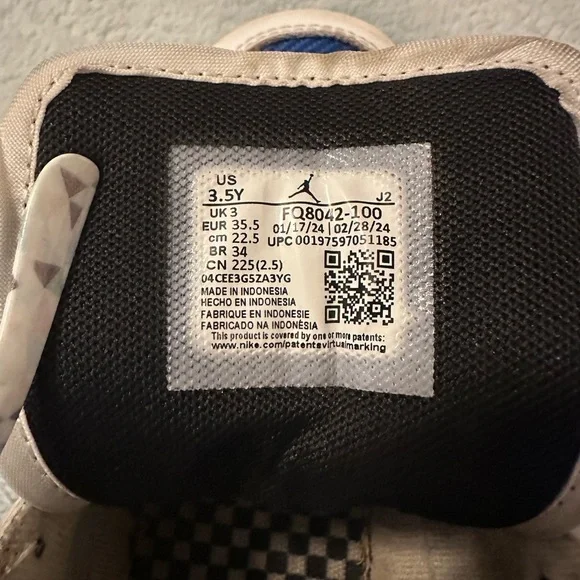 Air Jordan 1 Low SE sneakers blue, white, and black colorway size 3.5Y Logo - Picture 6 of 6